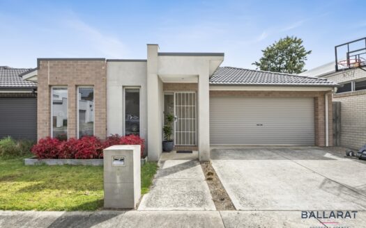 Three Bedrooms, Two Bathrooms, Double Garage – Situated in a Quiet Court