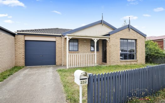 Three Bedroom, Two Bathroom & Two Living Home in Convenient Location