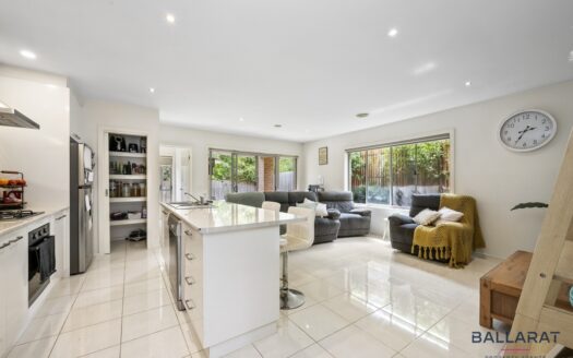 Three Bedrooms, Two Bathrooms, Double Garage – Situated in a Quiet Court
