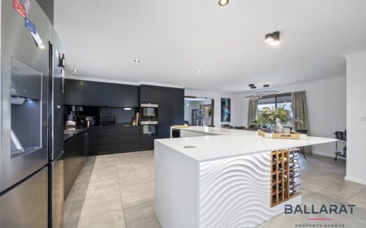 Elevated Elegance With Panoramic Buninyong Views