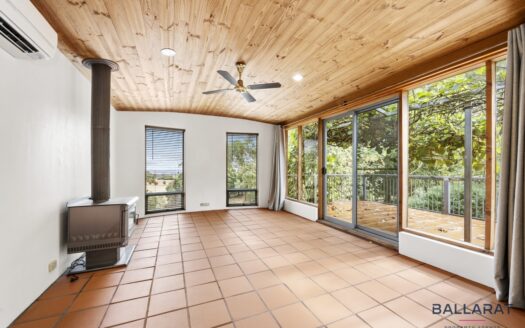 Amazing Views, Four Bedrooms, Two Living Areas, Separate Studio & Shedding