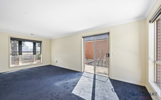 Two Bedrooms, Large Kitchen, Meals and Living Area, Close to CBD