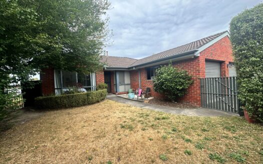 Quiet Court Location In Popular Black Hill Location