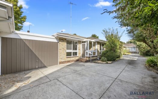 Charming Two-bedroom Unit In A Coveted Blue-chip Area