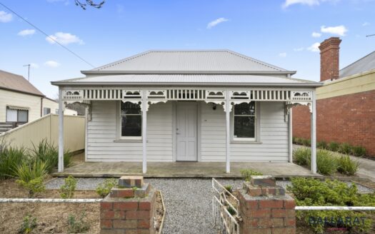 Modernised Cottage within Walking Distance of Lake Wendouree