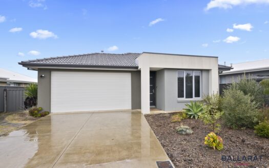 Great Size Family Home, Three Bedrooms, Two Bathrooms, Two Living, Double Garage