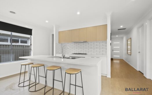 Great Size Family Home, Three Bedrooms, Two Bathrooms, Two Living, Double Garage