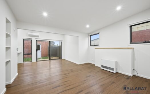 Modernised Cottage within Walking Distance of Lake Wendouree