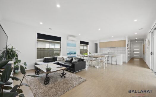 Great Size Family Home, Three Bedrooms, Two Bathrooms, Two Living, Double Garage