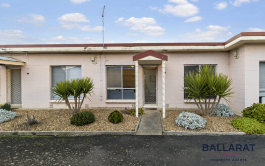 Neat One Bedroom Unit with Private Courtyard