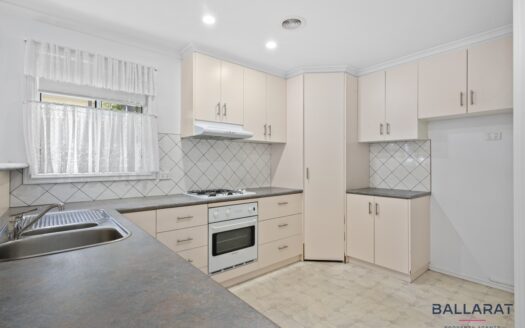 Spacious Two Bedroom Townhouse with Single Garage