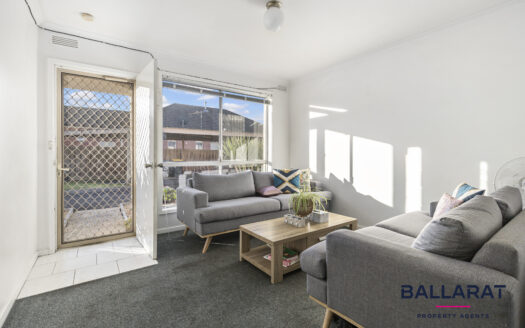 Neat One Bedroom Unit with Private Courtyard