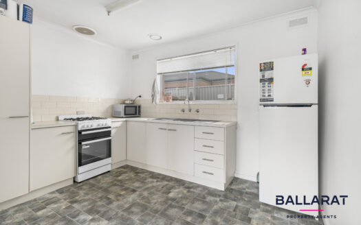 Neat One Bedroom Unit with Private Courtyard