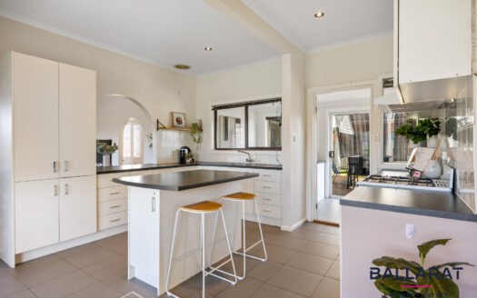 Spacious Three Bedroom Home with Modern Features Close to Lake Wendouree