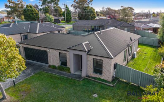 Low Maintenance Three Bedroom Home in Canadian