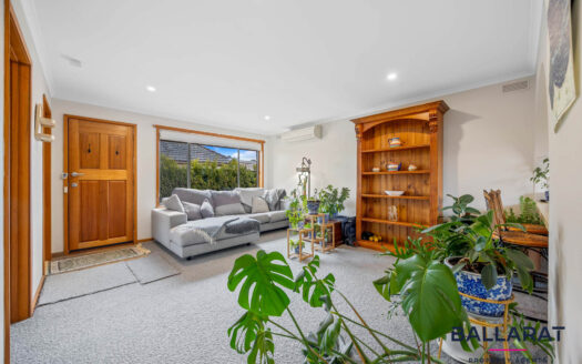 Spacious Two Bedroom Unit in Brown Hill