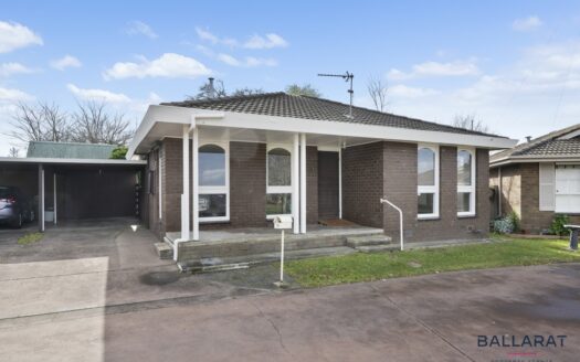 Two Bedroom Townhouse Steps from Lake Wendouree
