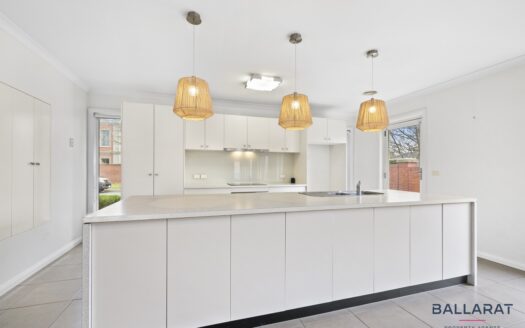 Spacious Family Home in Lake Gardens