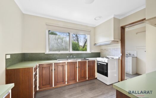 Two Bedroom Townhouse Steps from Lake Wendouree