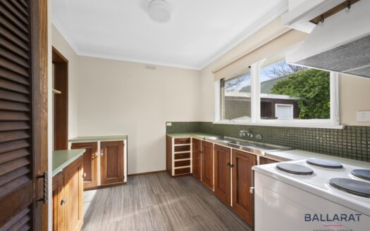 Two Bedroom Townhouse Steps from Lake Wendouree