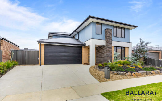Stunning Two Storey Four Bedroom Property in Canadian