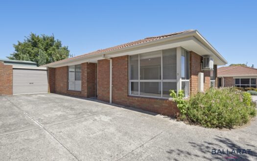 Fully Renovated Spacious Two Bedroom Unit Close to CBD