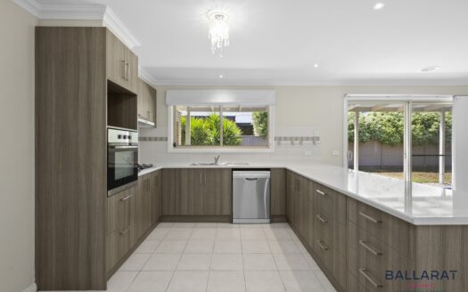 Family-Friendly Four Bedroom Home in Delacombe