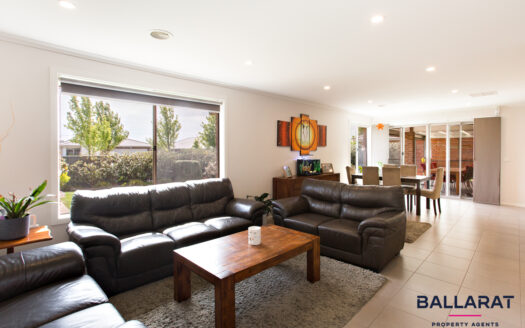 Modern Comfort with Four Bedrooms & Large Shed