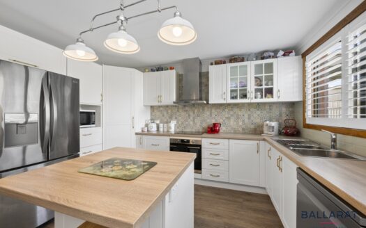 Spacious Three Bedroom Home Close to Amenities