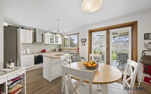 Spacious Three Bedroom Home Close to Amenities