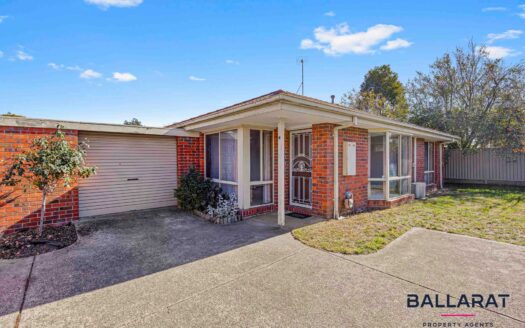 Great Size Two Bedroom Unit Close to Sebastopol Coles and Shops