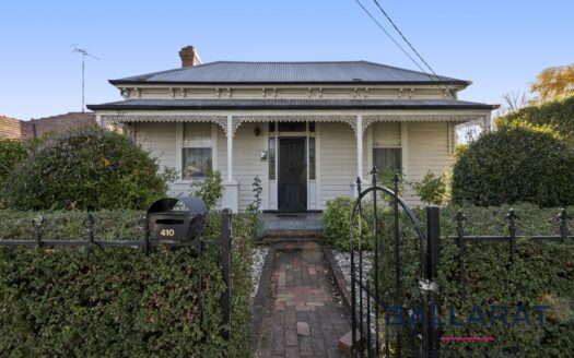 Beautiful Three Bedroom Victorian Home in Central Location