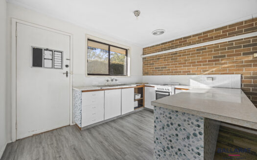 One Bedroom Unit Close to Midvale Shopping Centre