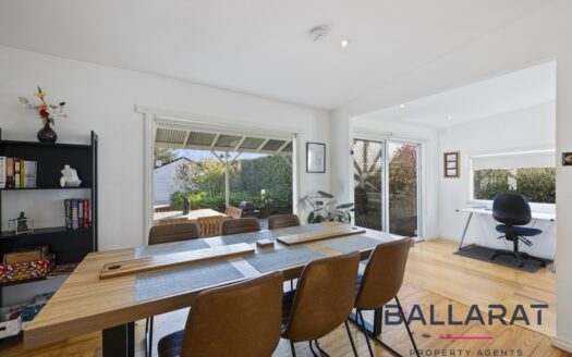 Beautiful Three Bedroom Victorian Home in Central Location