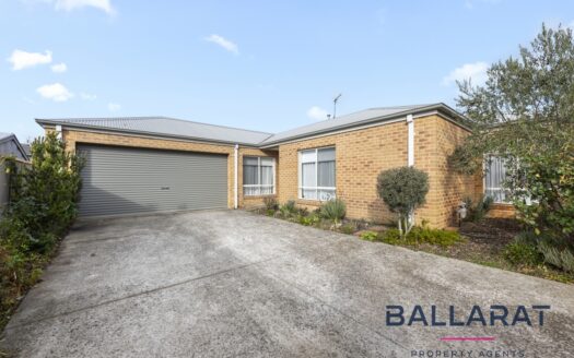 Spacious Three Bedroom Unit with Double Garage in Great Location