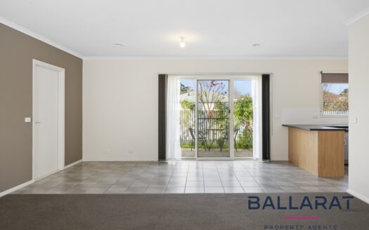 Spacious Three Bedroom Unit with Double Garage in Great Location