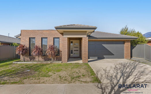 Four Bedroom plus Study Spacious Home in Prime Lucas Location