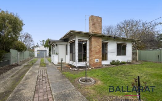 Neat & Tidy Three Bedroom Home in Sebastopol