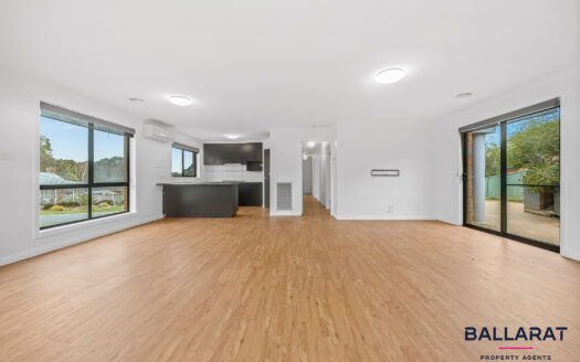 Prime Mount Helen Location – Comfortable Three-Bedroom Home