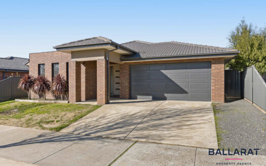Four Bedroom plus Study Spacious Home in Prime Lucas Location