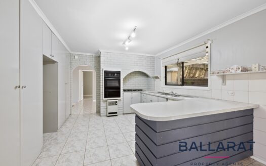 Large Four Bedroom Family Home in Ballarat North