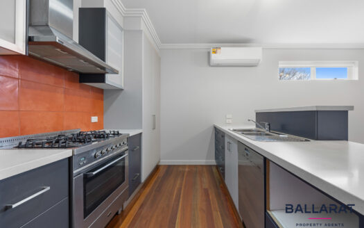 Charming Character Home in Prime Lake Wendouree Location