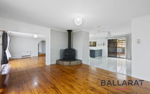 Large Four Bedroom Family Home in Ballarat North