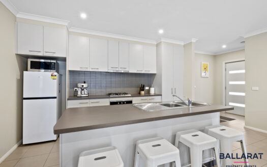 Well Presented Three Bedroom Townhouse in Convenient Location