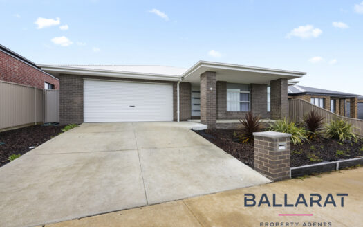Large Family Home, Four Bedrooms, Two Bathrooms, Two Living Across from Parklands