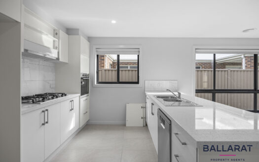 Large Family Home, Four Bedrooms, Two Bathrooms, Two Living, Double Garage