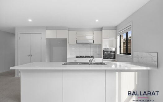 Large Family Home, Four Bedrooms, Two Bathrooms, Two Living, Double Garage