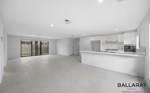 Large Family Home, Four Bedrooms, Two Bathrooms, Two Living, Double Garage