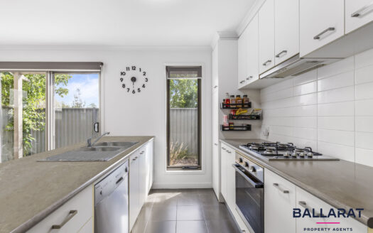 Fully Furnished Home in Quiet Court Location