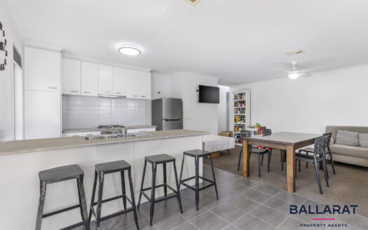 Fully Furnished Home in Quiet Court Location